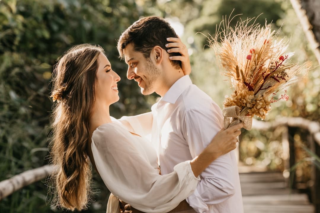 Casal em momento romântico